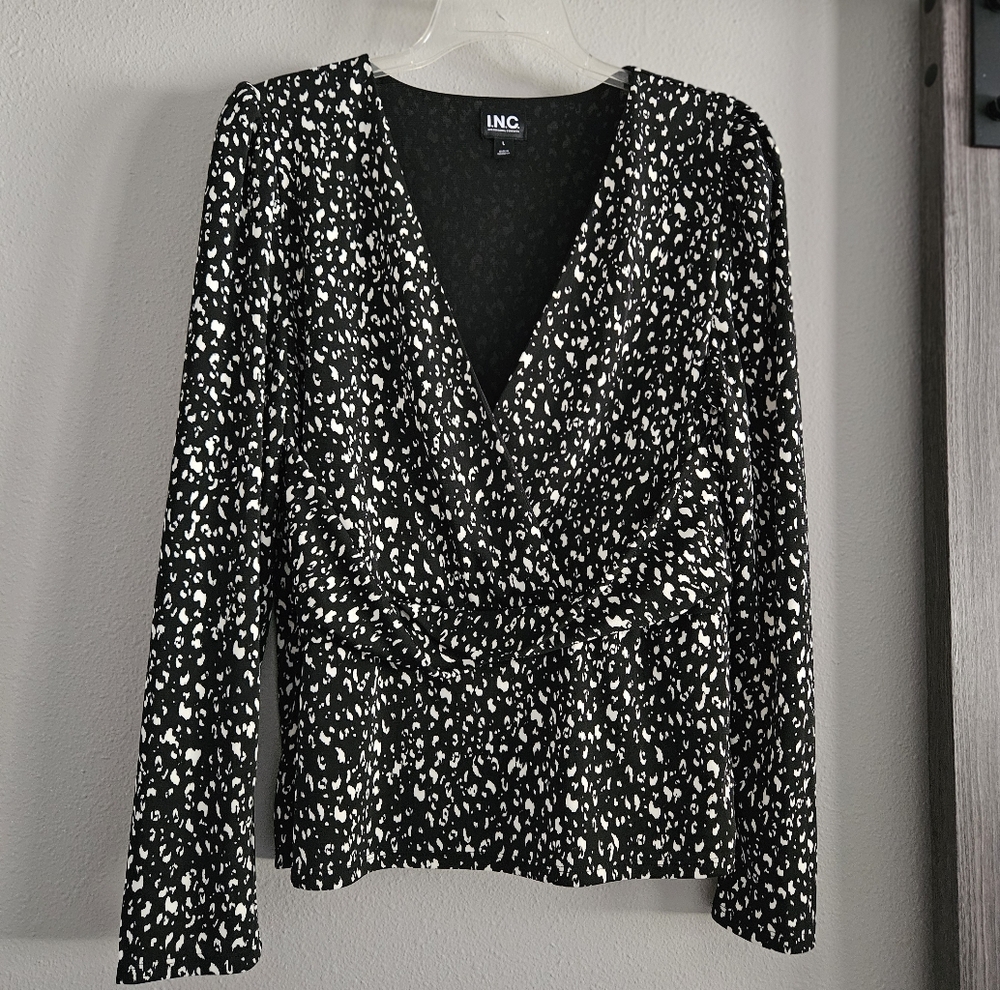 Black and White Patterned V-neck Peplum Style Waist Long Sleeve Top